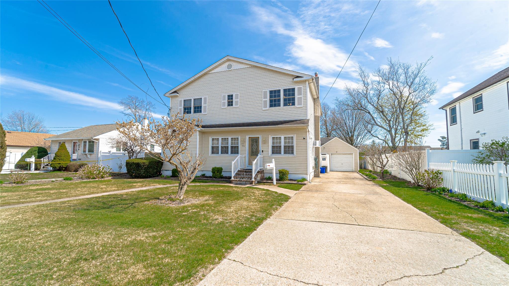 Single Family 17th  Suffolk County, NY 11704, MLS-854076-2
