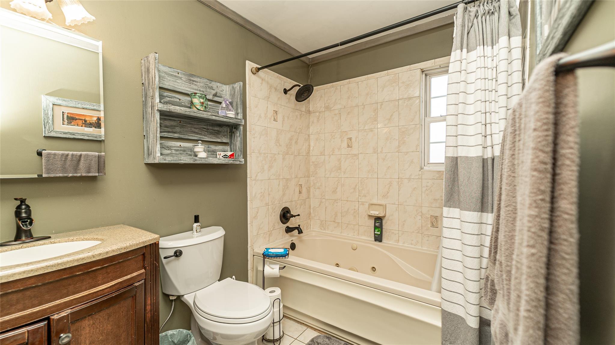 Single Family 17th  Suffolk County, NY 11704, MLS-854076-25