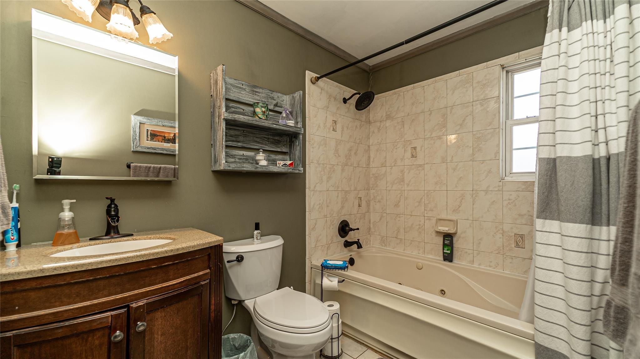 Single Family 17th  Suffolk County, NY 11704, MLS-854076-26