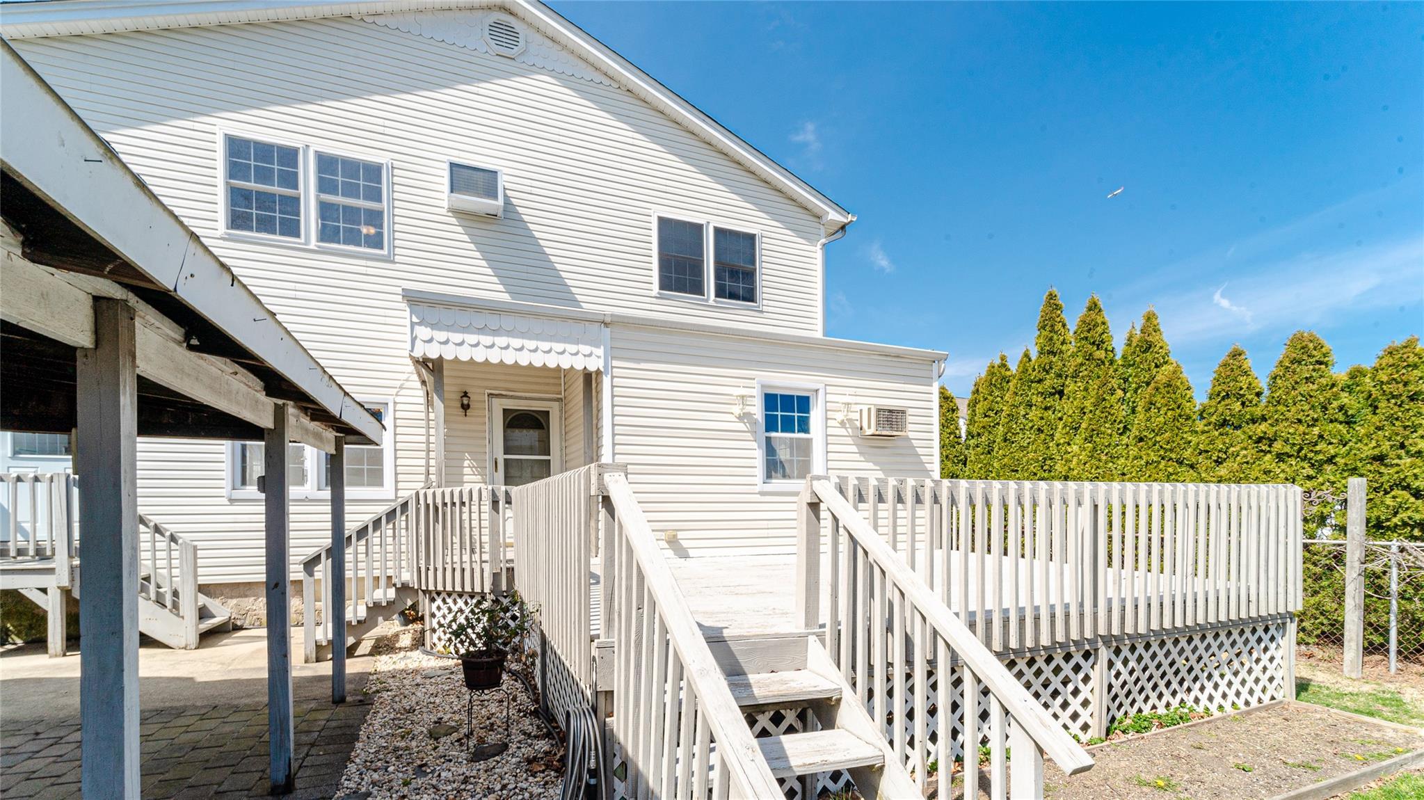 Single Family 17th  Suffolk County, NY 11704, MLS-854076-32