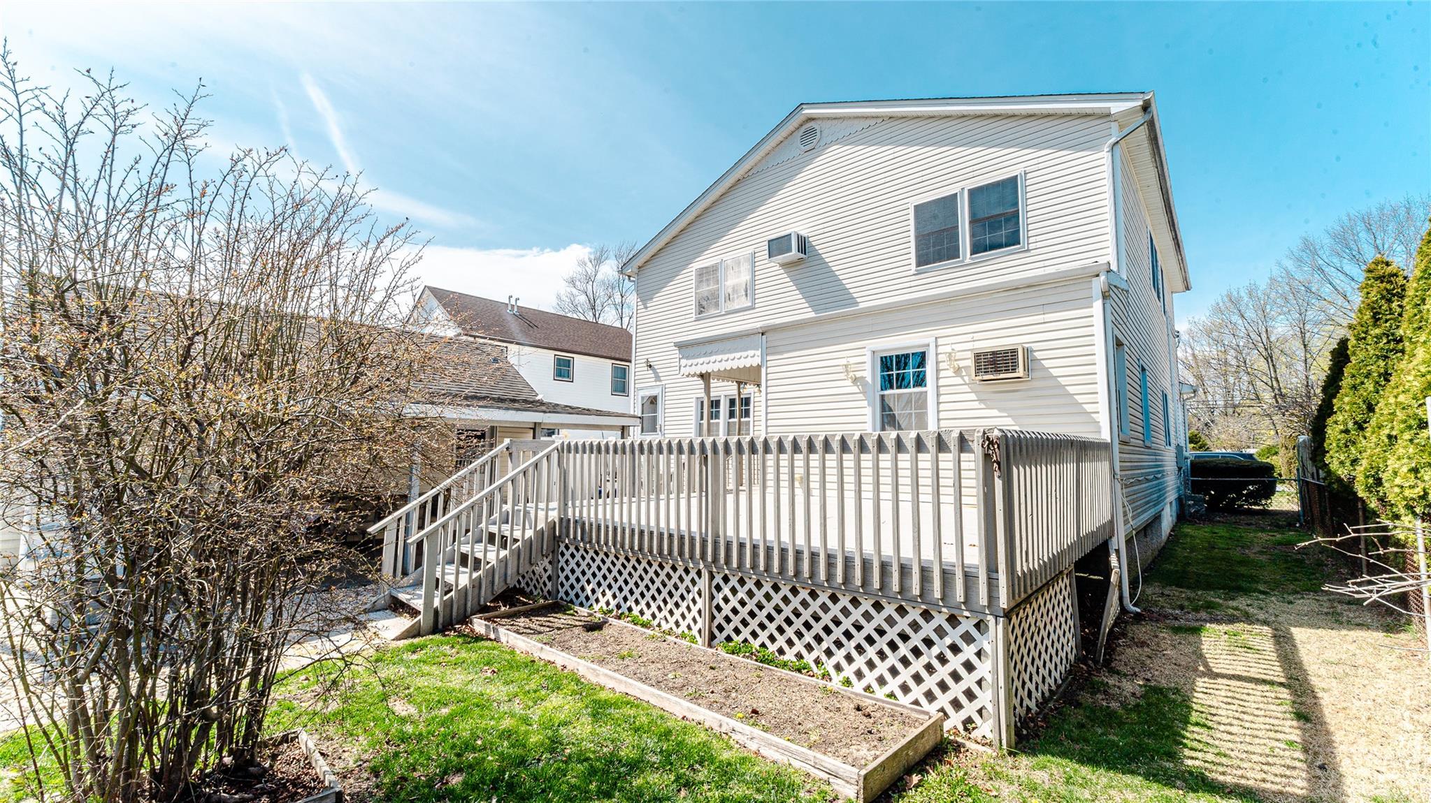 Single Family 17th  Suffolk County, NY 11704, MLS-854076-33