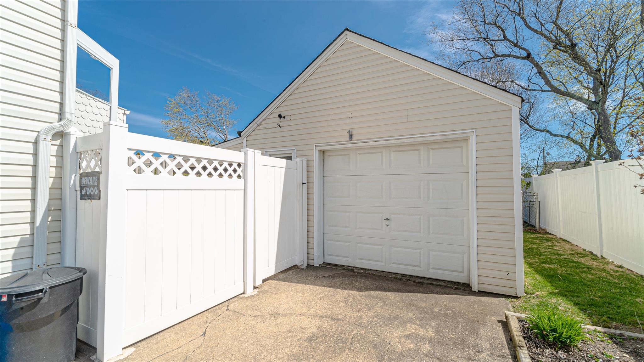Single Family 17th  Suffolk County, NY 11704, MLS-854076-41