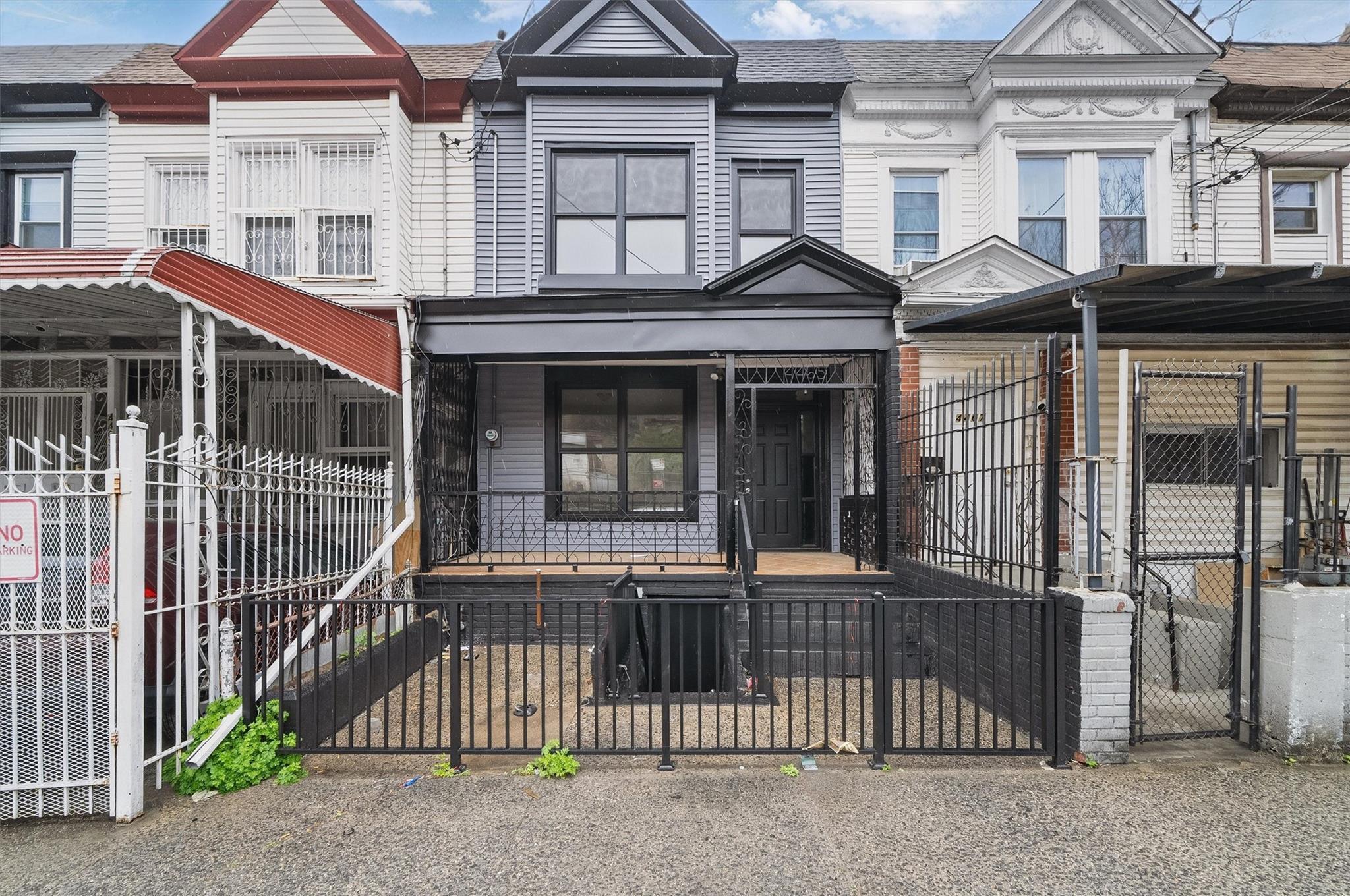 Single Family in New York - Park  Bronx, NY 10457