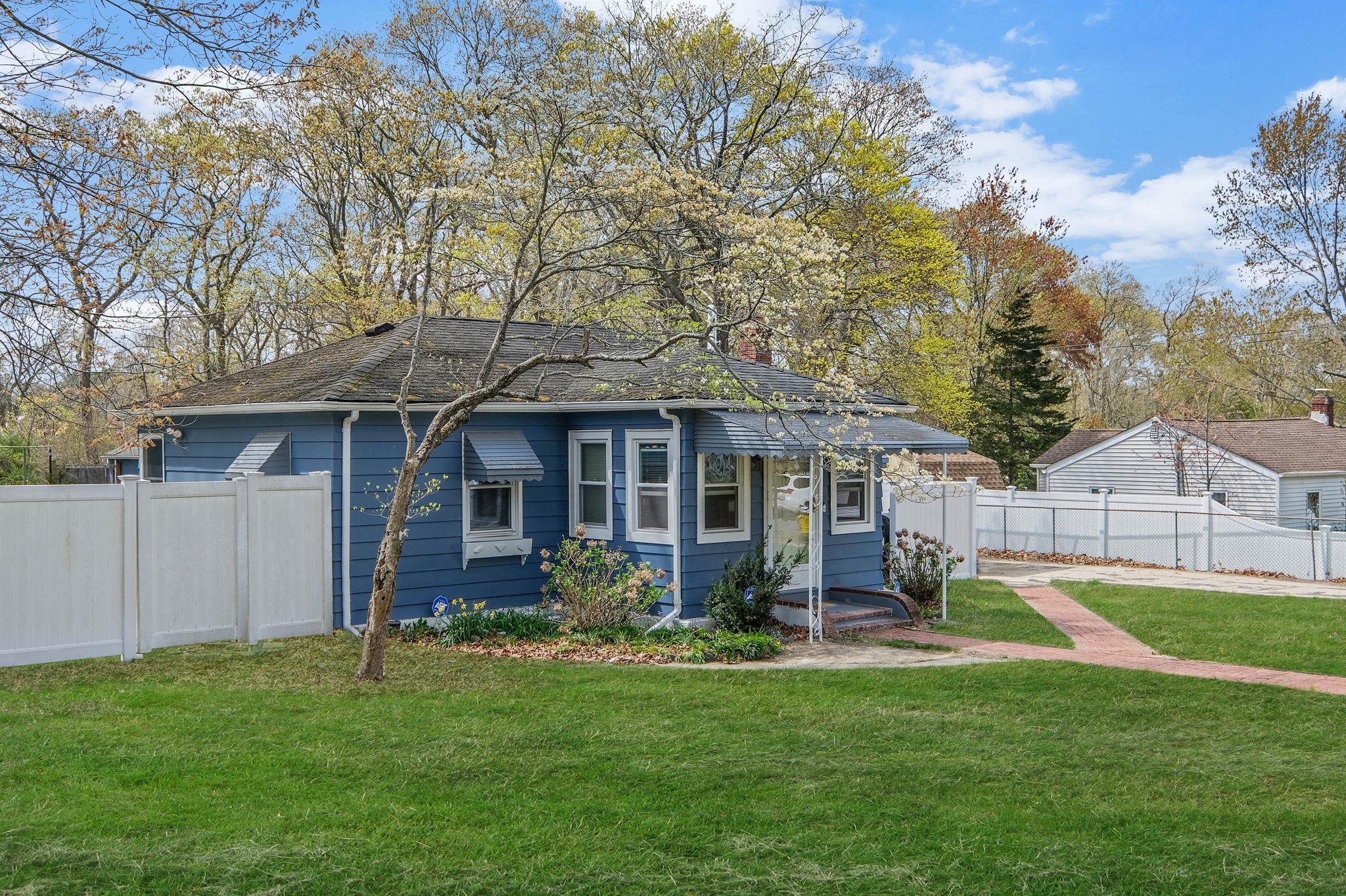 Single Family Joan  Suffolk County, NY 11720, MLS-854246-26