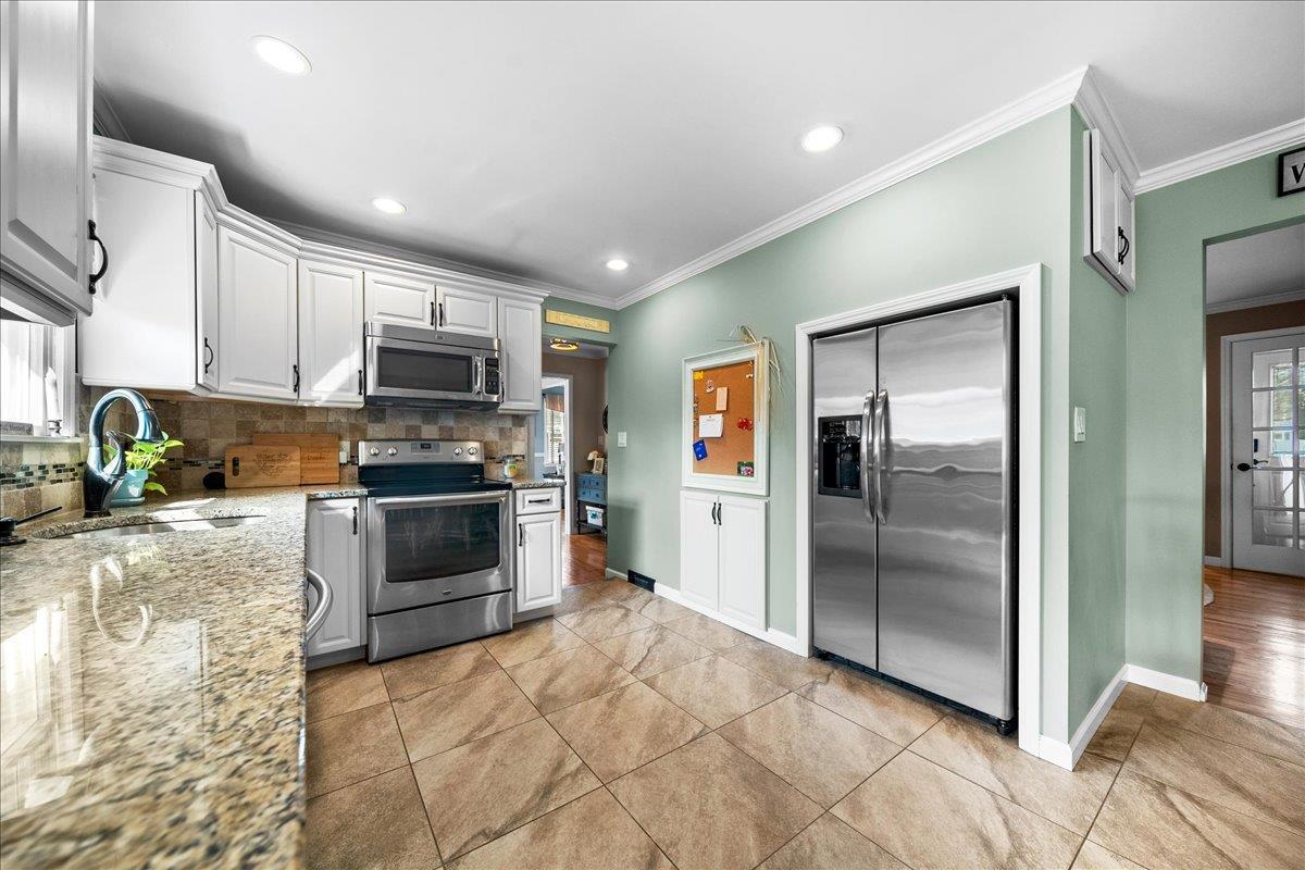 Single Family Bayview  Suffolk County, NY 11701, MLS-854254-10