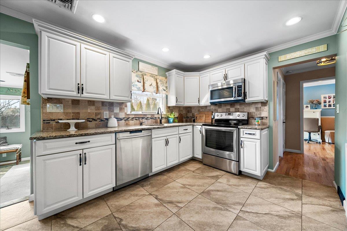 Single Family Bayview  Suffolk County, NY 11701, MLS-854254-9