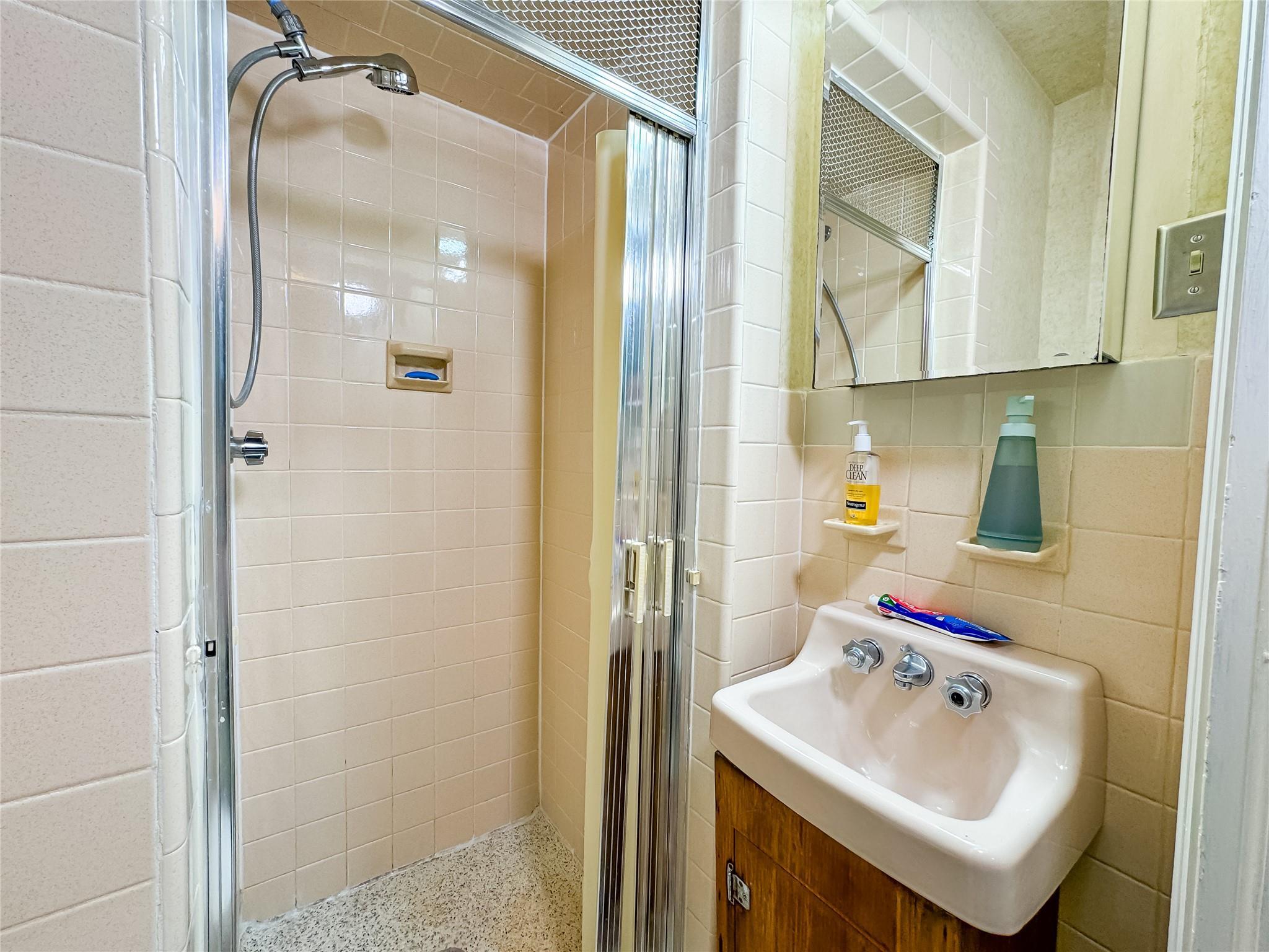 Single Family 266th  Queens, NY 11004, MLS-854282-16