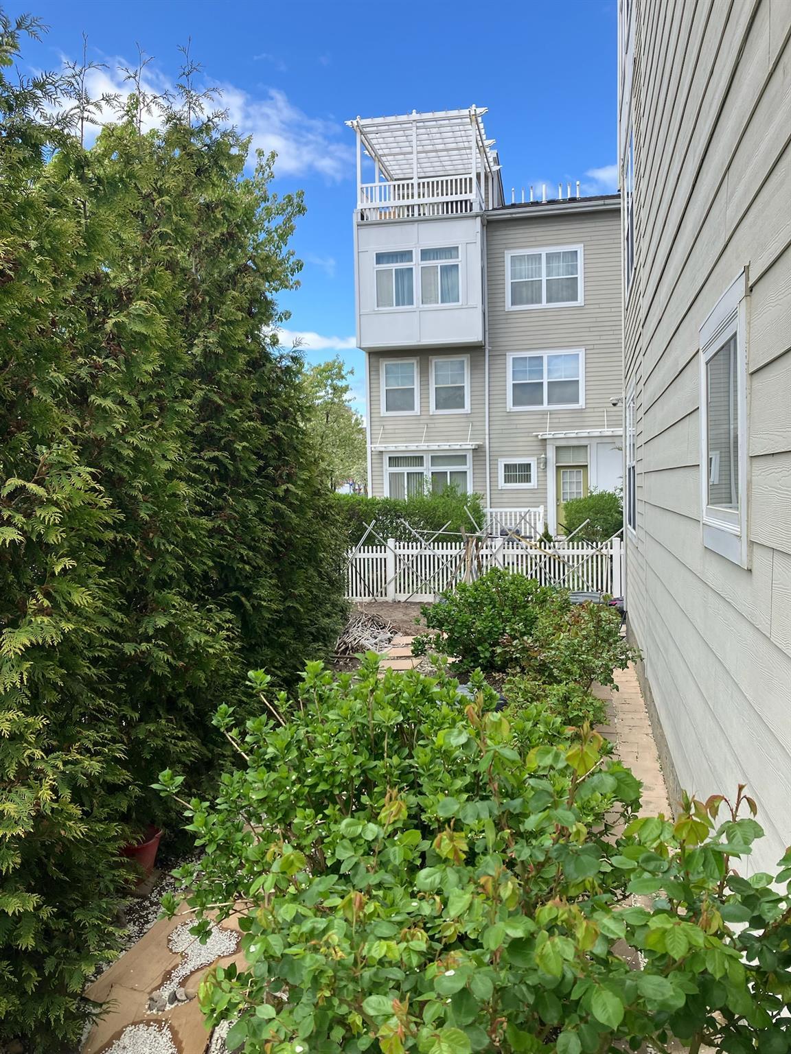 Single Family Aquatic  Queens, NY 11692, MLS-854294-32