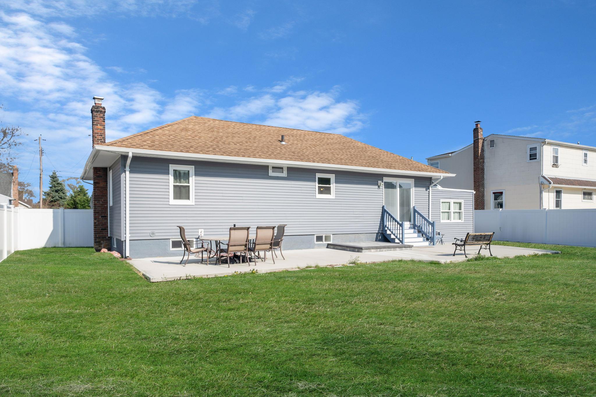 Single Family Chicot  Suffolk County, NY 11795, MLS-854308-26