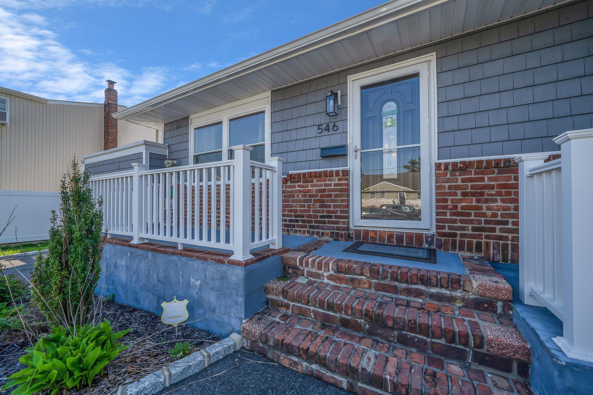 Single Family Chicot  Suffolk County, NY 11795, MLS-854308-27