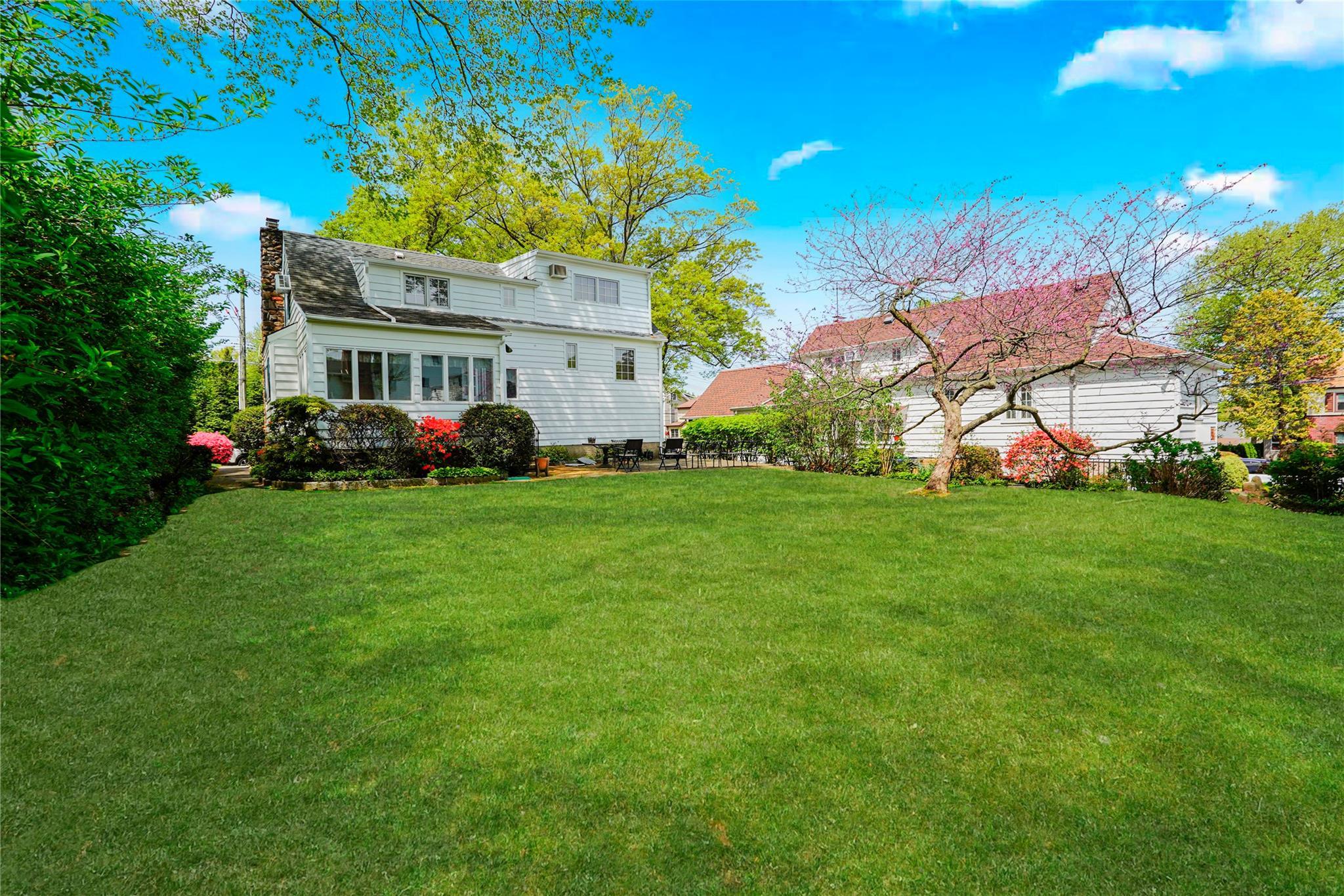 Single Family Ave  Staten Island, NY 10314, MLS-854318-29