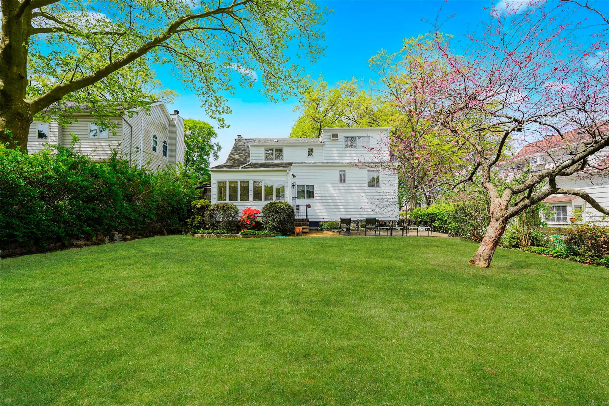 Single Family Ave  Staten Island, NY 10314, MLS-854318-30