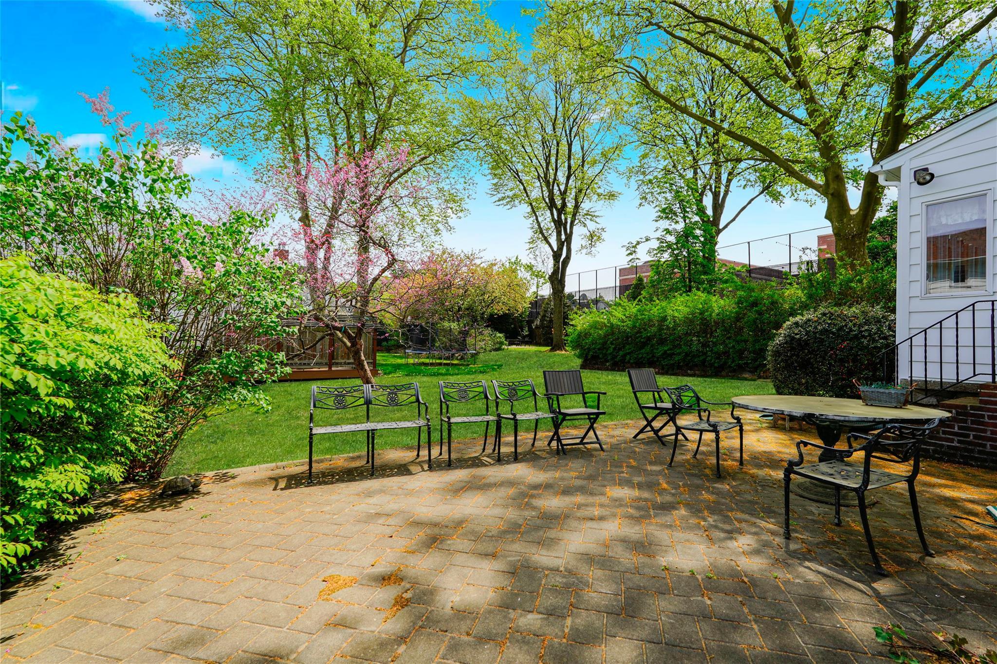 Single Family Ave  Staten Island, NY 10314, MLS-854318-31