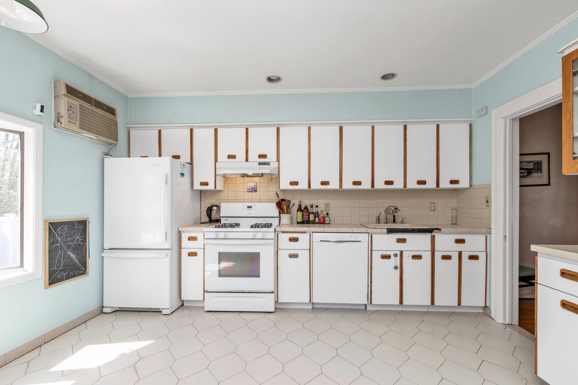 Single Family Hewlett  Nassau County, NY 11566, MLS-854326-10