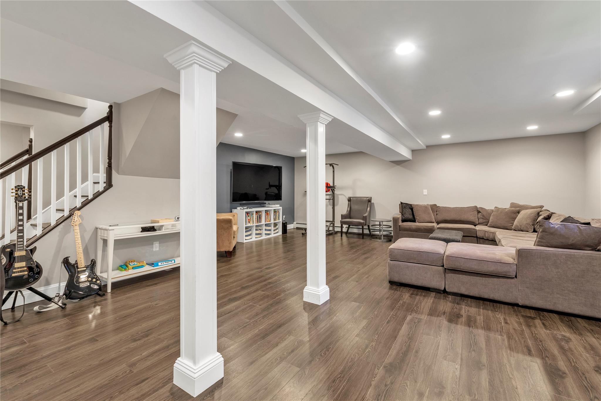 Single Family Chestnut  Nassau County, NY 11545, MLS-854381-24