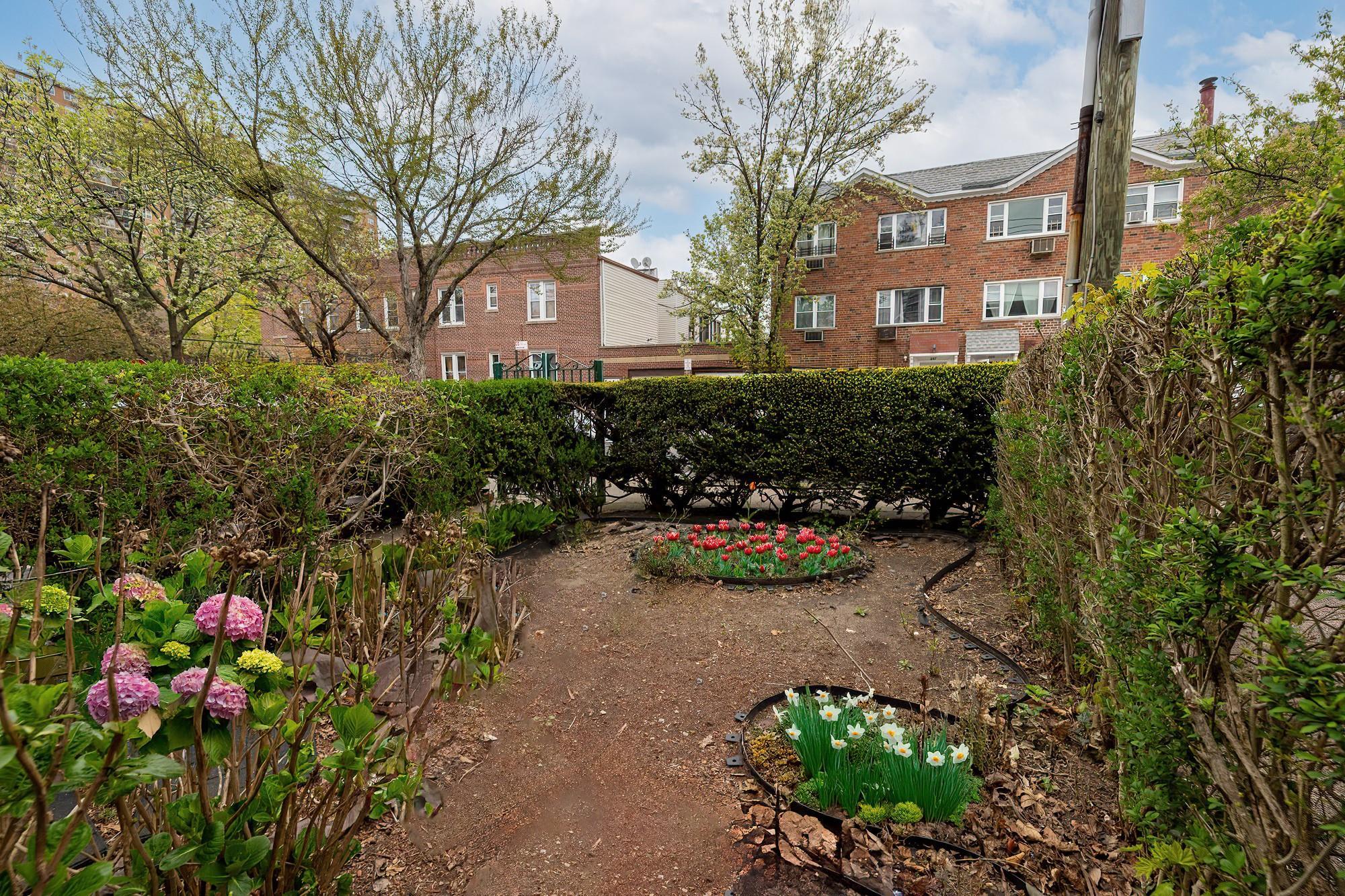 Single Family 234th  Bronx, NY 10463, MLS-854405-16
