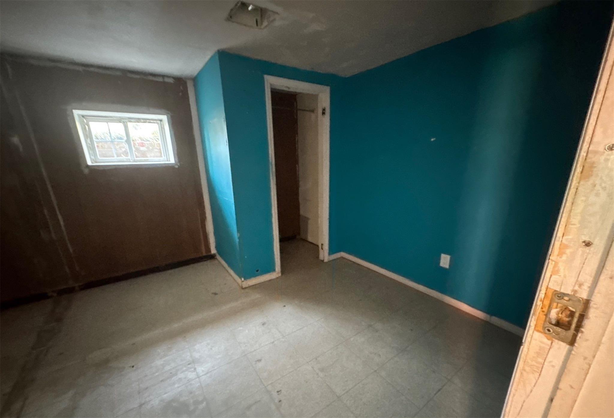 Single Family 4th  Suffolk County, NY 11717, MLS-854409-17