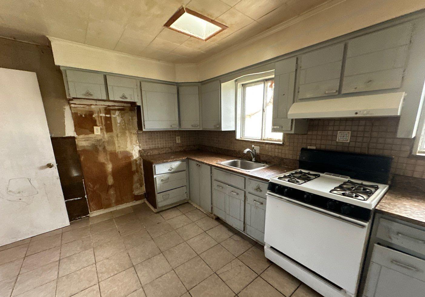 Single Family 4th  Suffolk County, NY 11717, MLS-854409-6