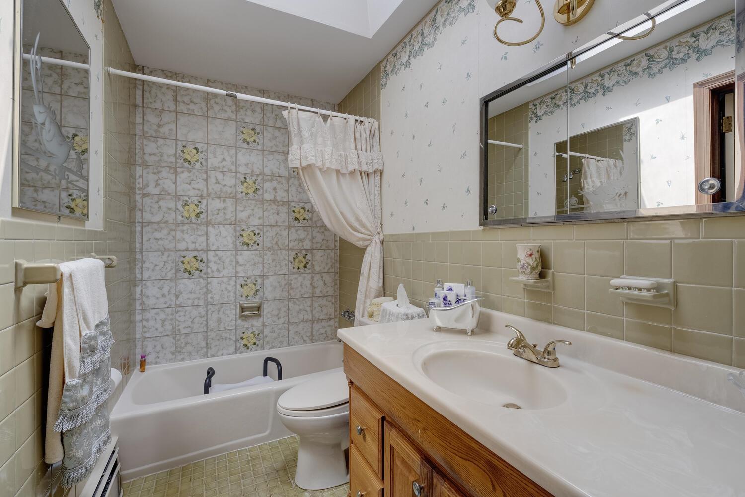 Single Family Michael F  Nassau County, NY 11560, MLS-854411-15
