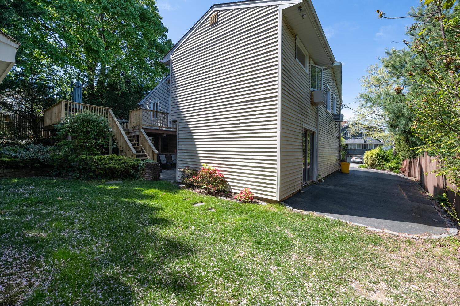 Single Family Michael F  Nassau County, NY 11560, MLS-854411-25