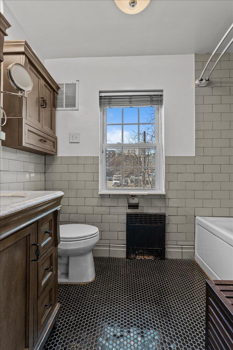 Apartment Oxford  Bronx, NY 10463, MLS-854420-9