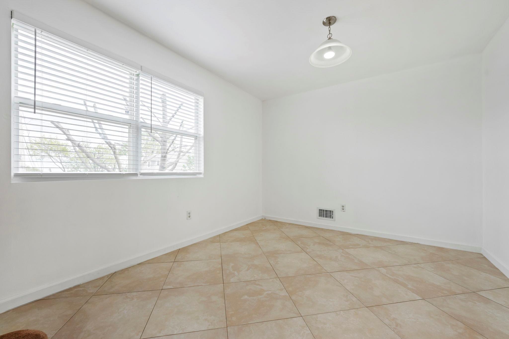 Single Family Northview  Staten Island, NY 10301, MLS-854429-10