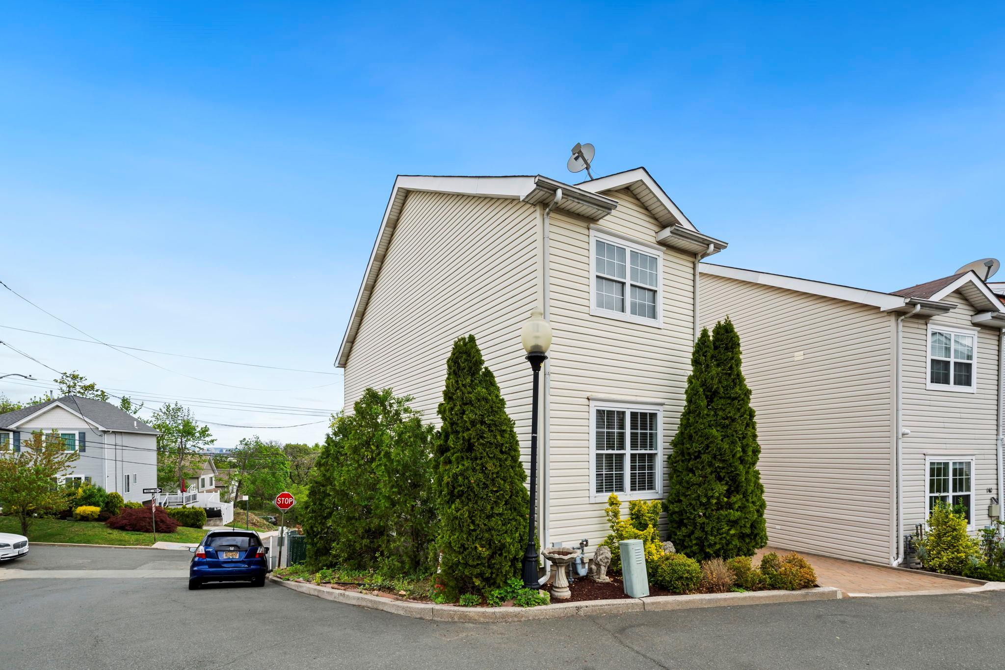 Single Family Northview  Staten Island, NY 10301, MLS-854429-2