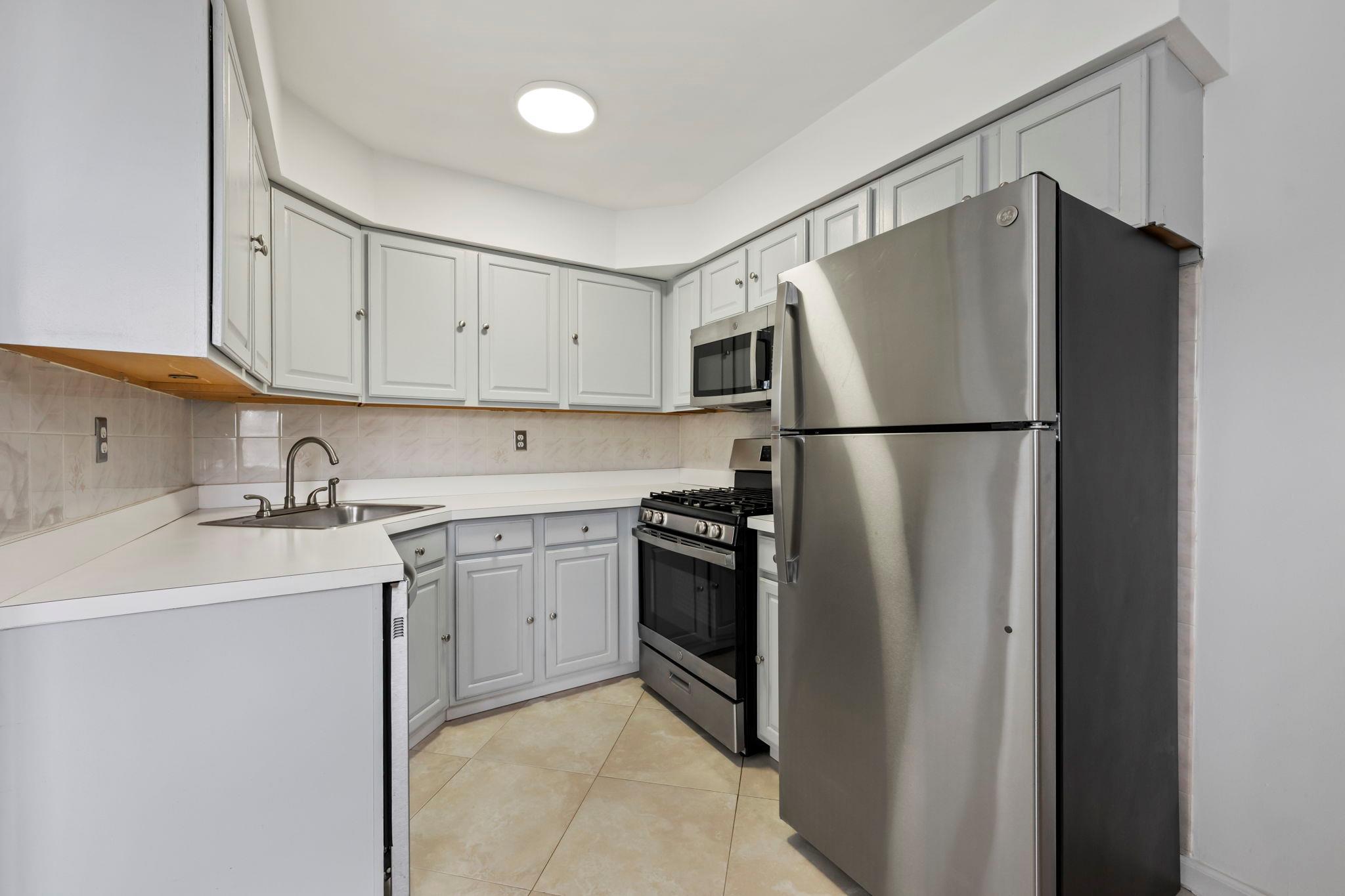 Single Family Northview  Staten Island, NY 10301, MLS-854429-6