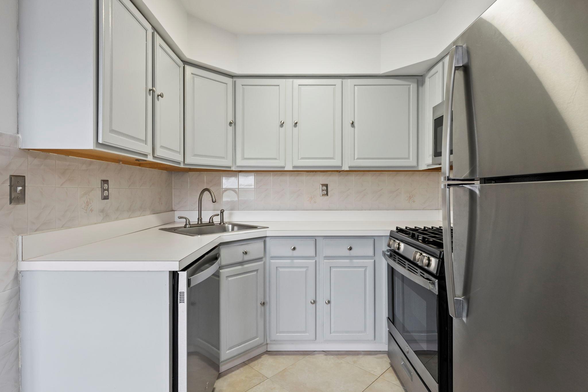 Single Family Northview  Staten Island, NY 10301, MLS-854429-7