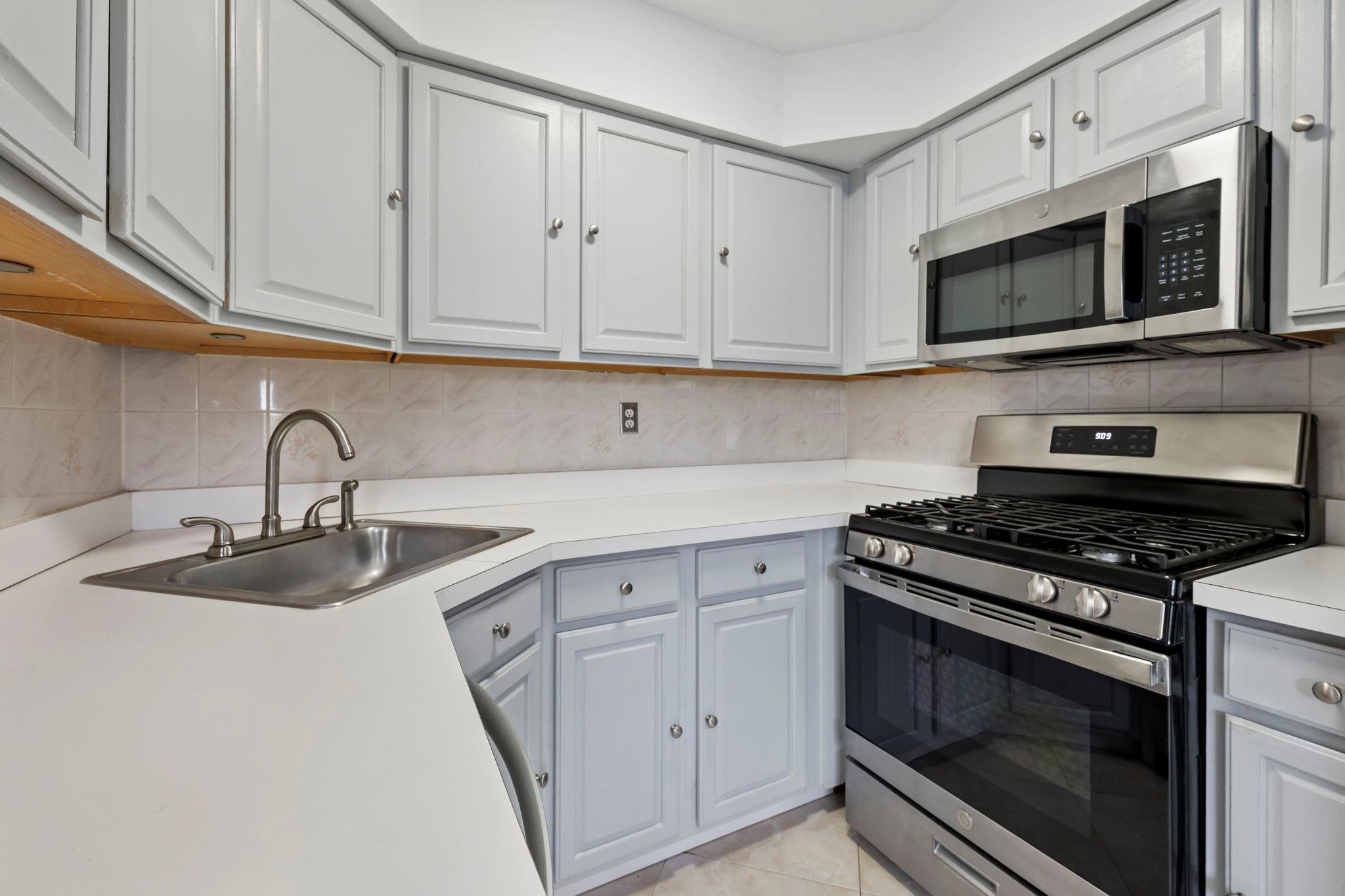 Single Family Northview  Staten Island, NY 10301, MLS-854429-8