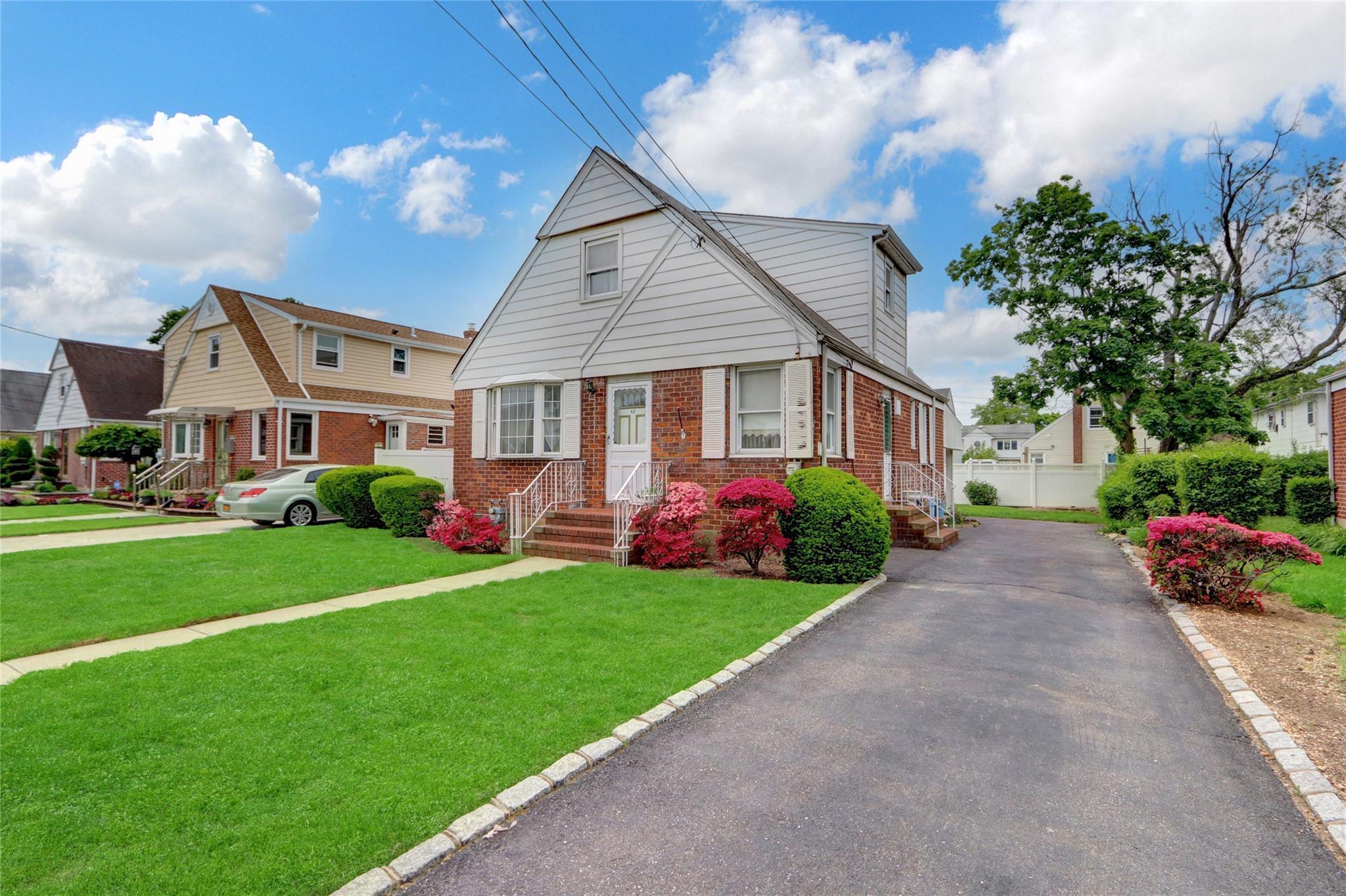 Single Family Walton  Nassau County, NY 11553, MLS-854447-2