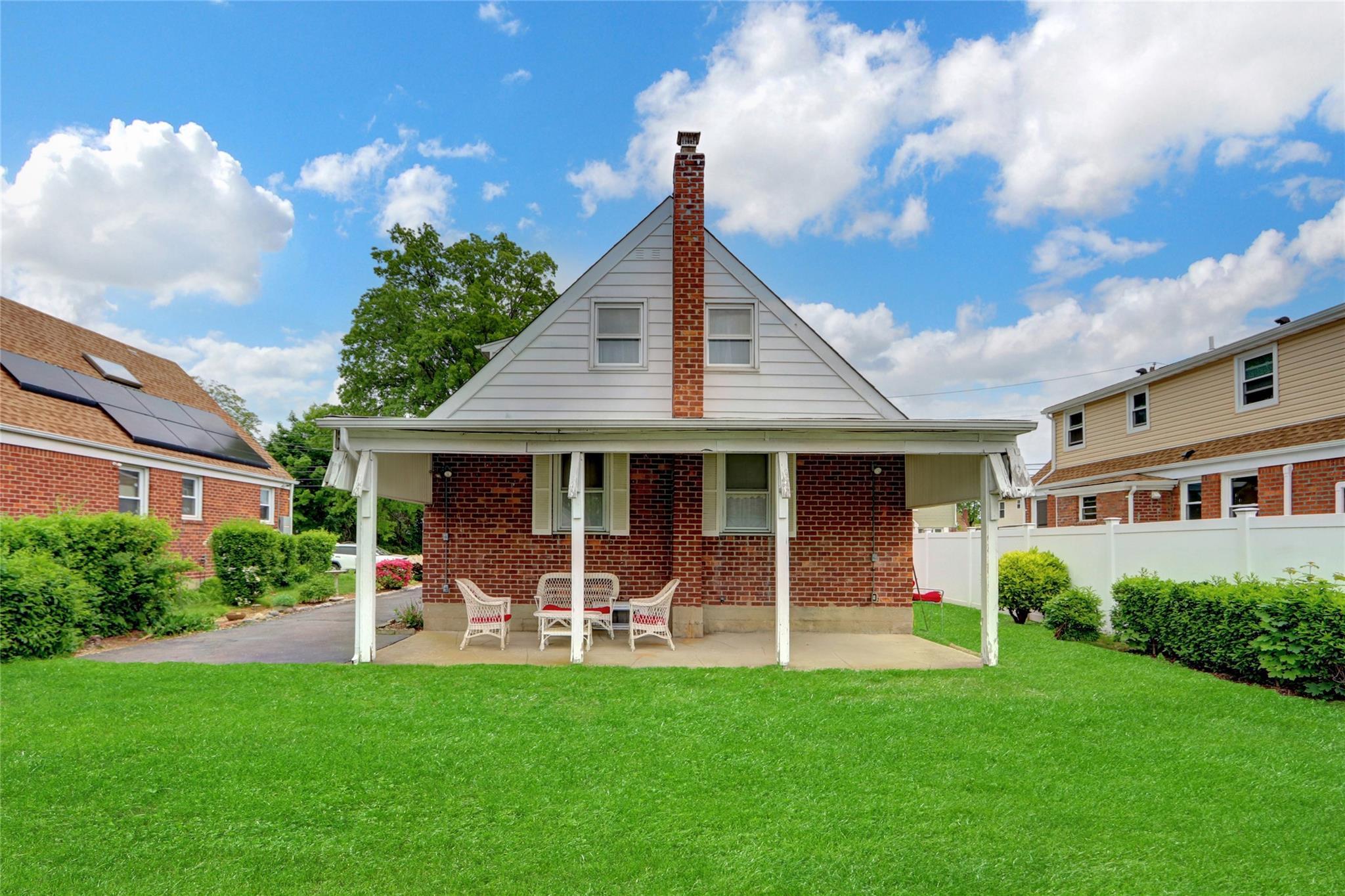 Single Family Walton  Nassau County, NY 11553, MLS-854447-25