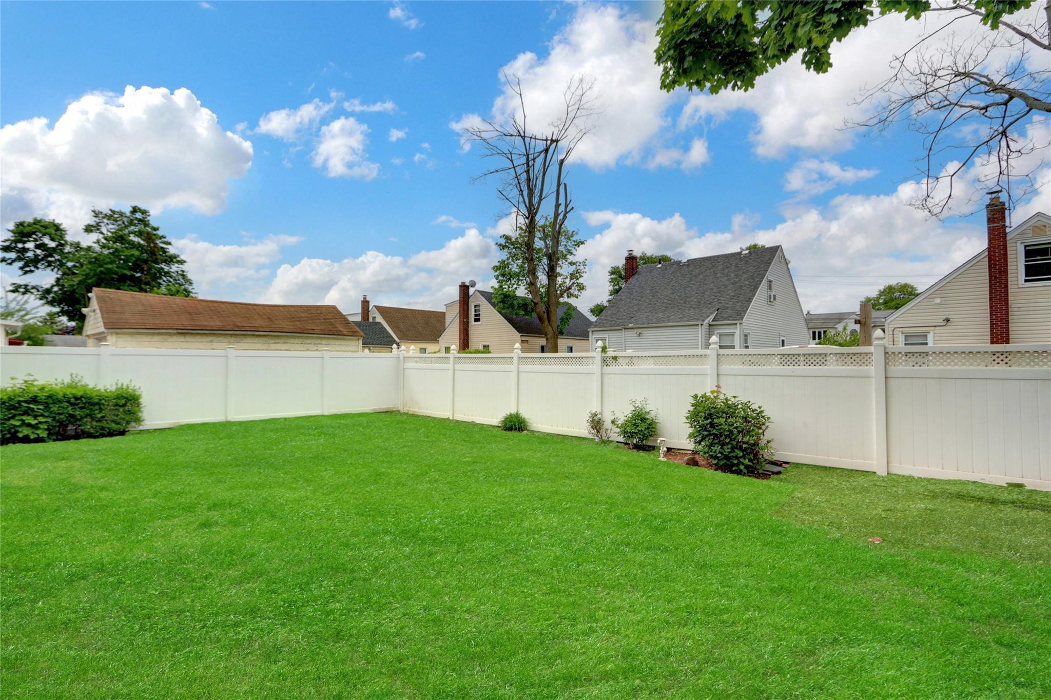Single Family Walton  Nassau County, NY 11553, MLS-854447-26