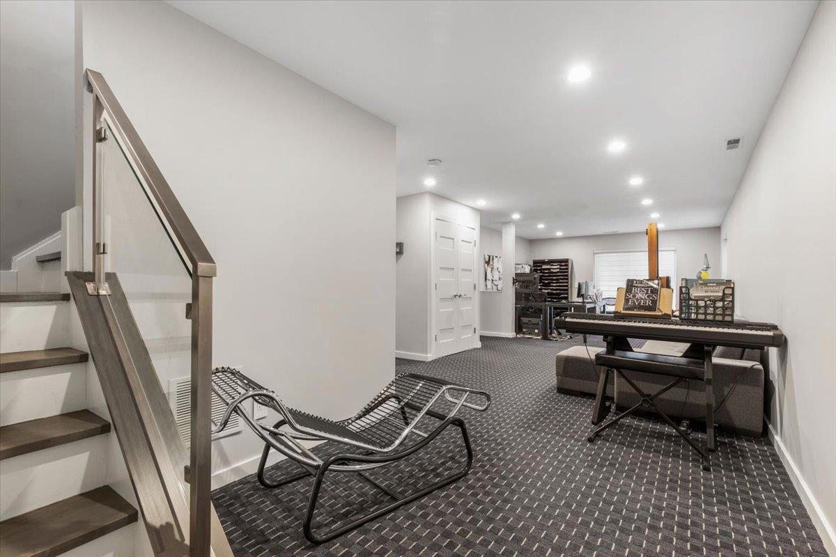 Single Family Roundtop  Westchester County, NY 10710, MLS-854506-24