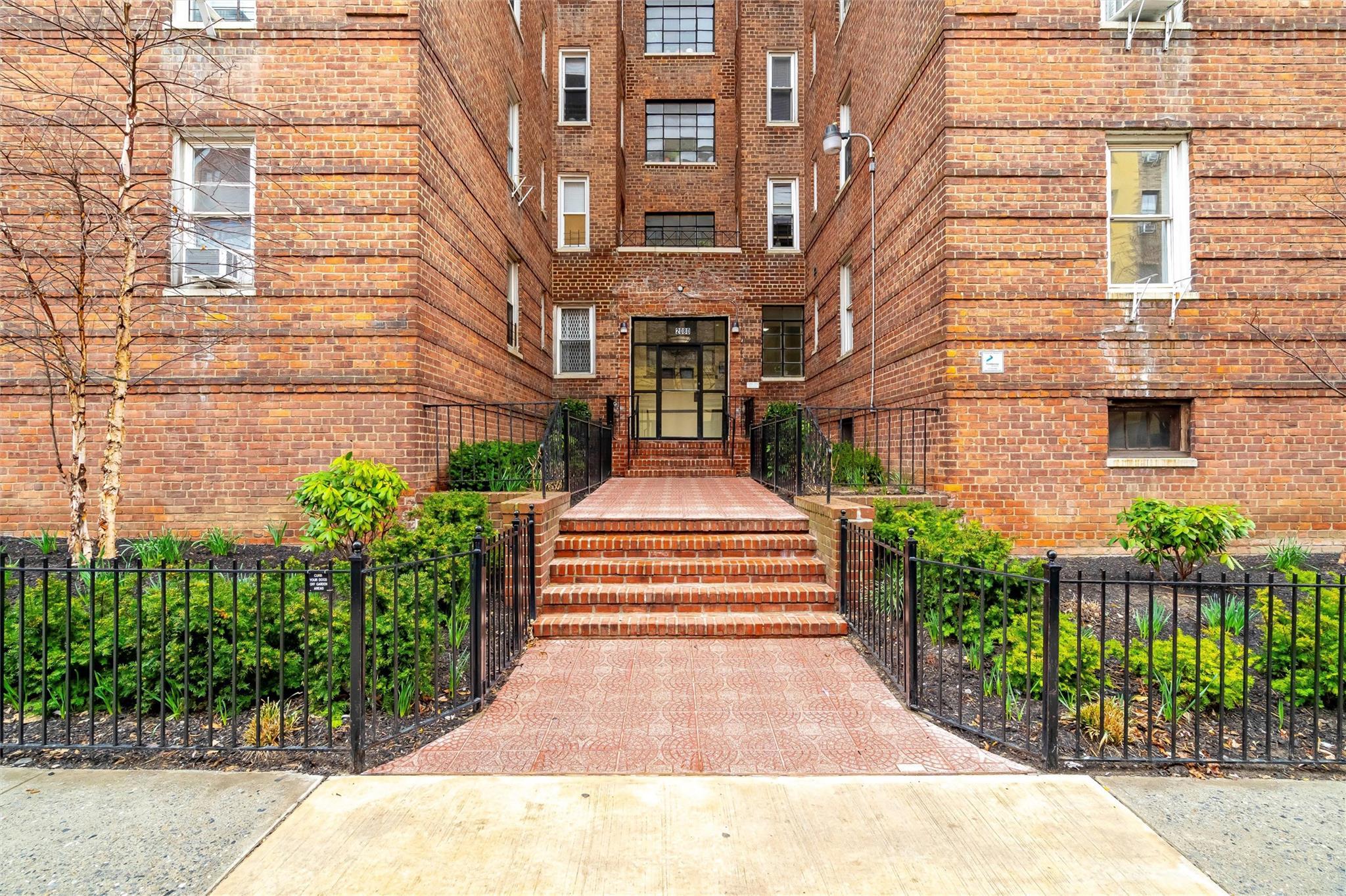 Coop Barnes  Bronx, NY 10462, MLS-854571-2