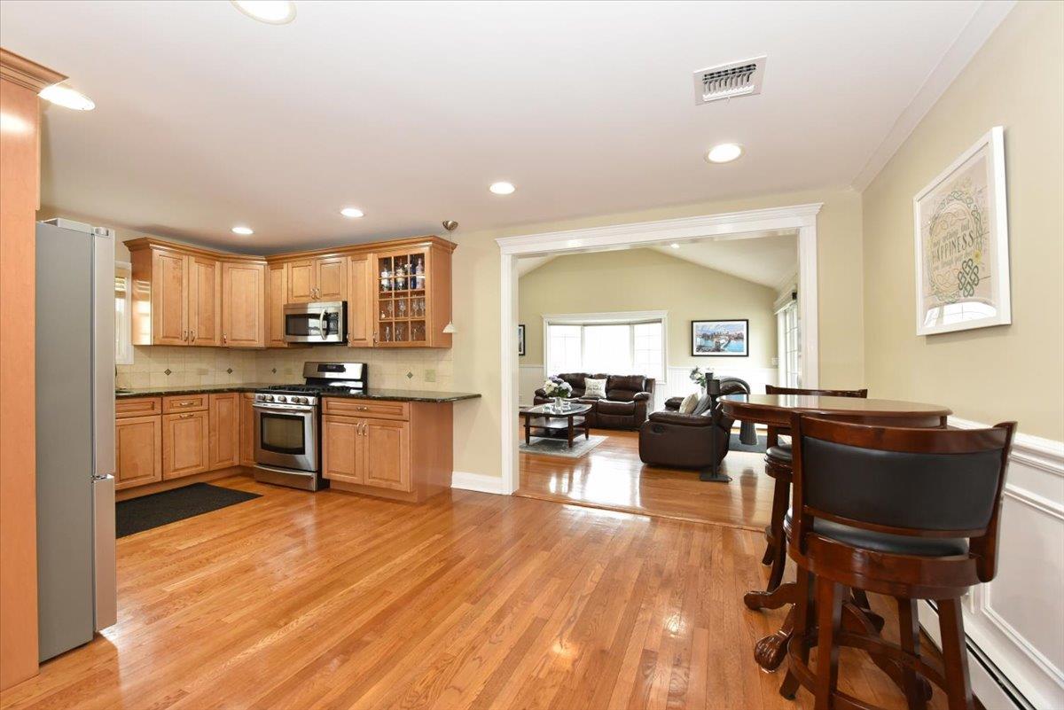 Single Family Park  Nassau County, NY 11762, MLS-854638-11