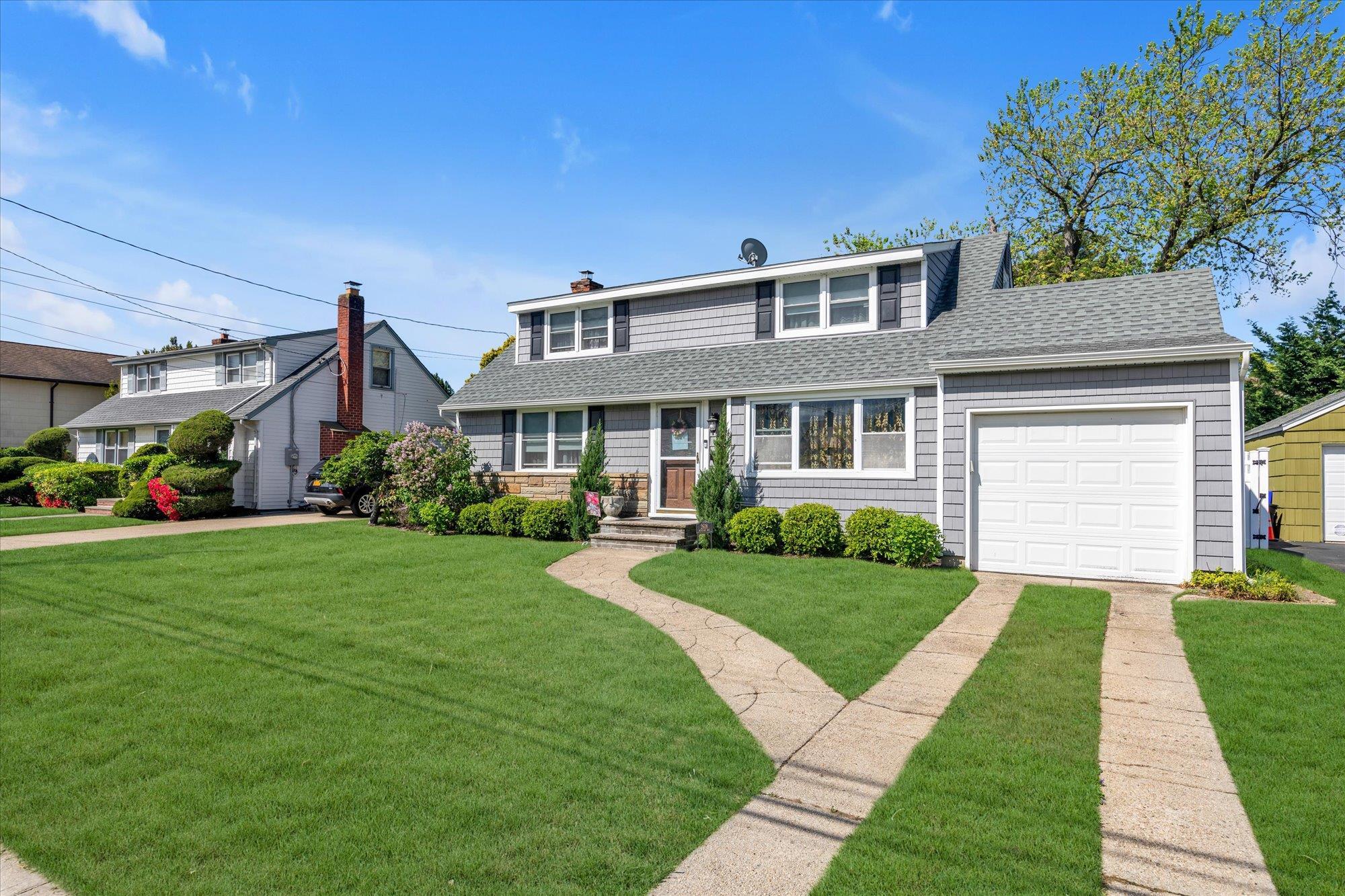 Single Family Westlake  Nassau County, NY 11572, MLS-854666-2