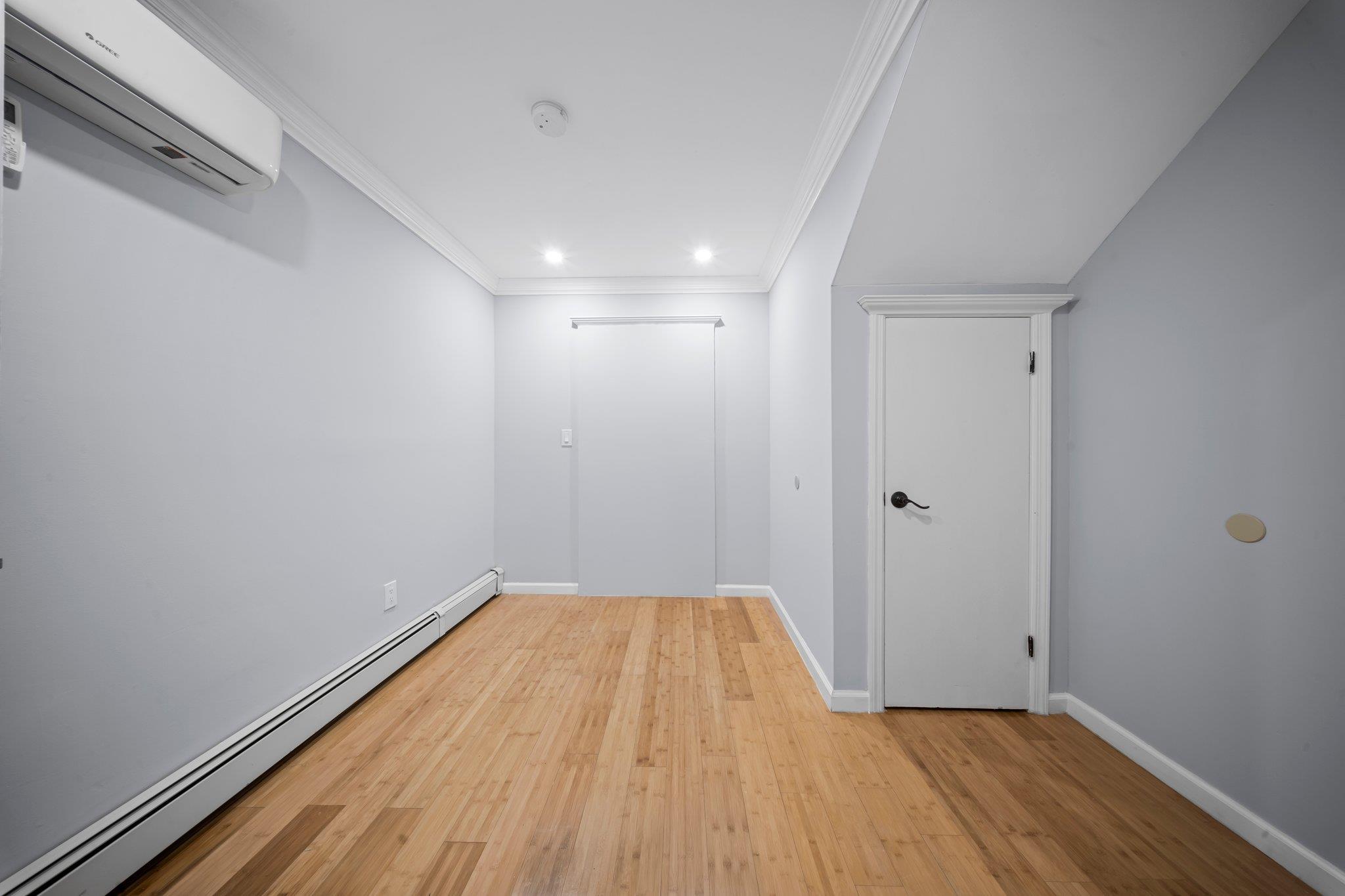 Apartment 138th Rd  Queens, NY 11413, MLS-854722-10