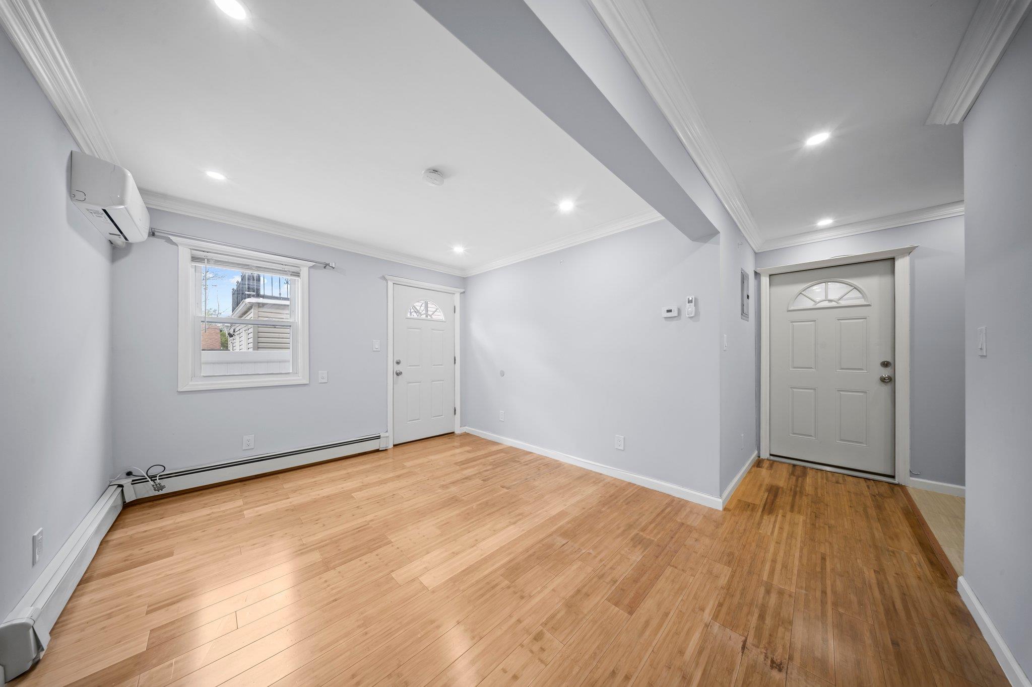 Apartment 138th Rd  Queens, NY 11413, MLS-854722-3