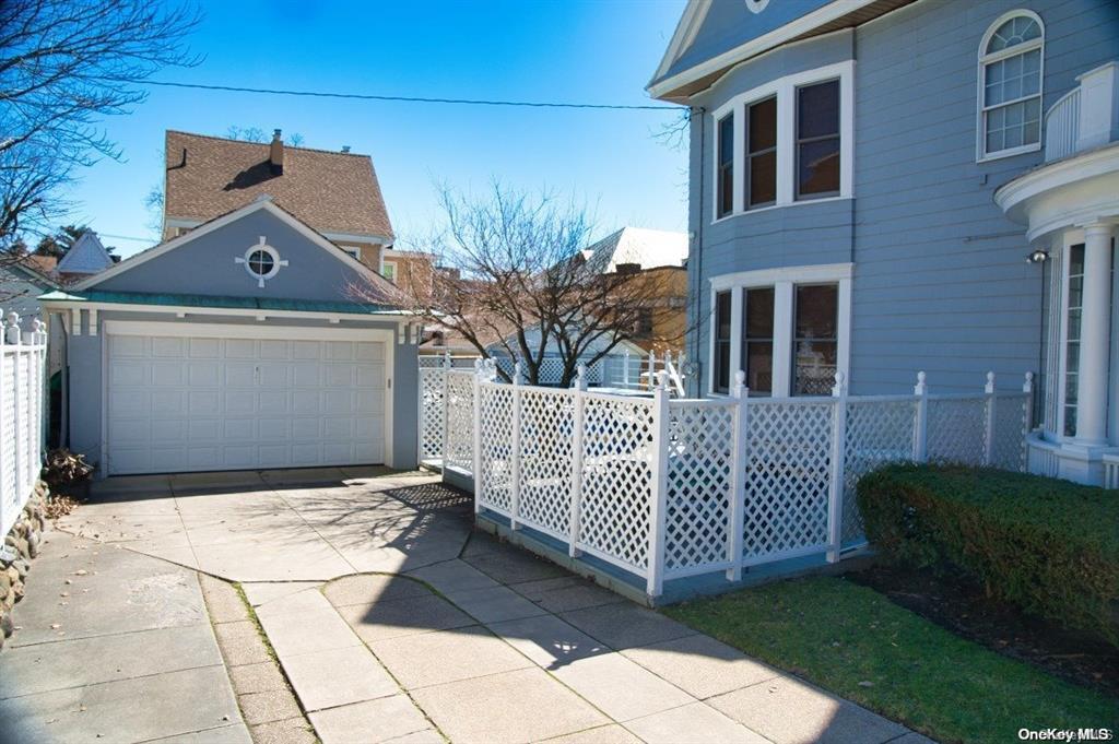 Single Family Beech Court Circle  Queens, NY 11356, MLS-854777-34