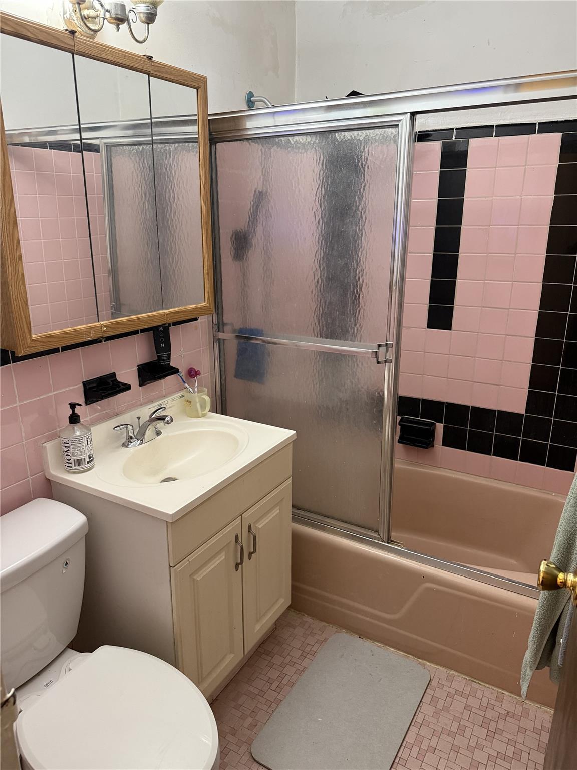 Single Family 69th Pl  Queens, NY 11379, MLS-854827-6