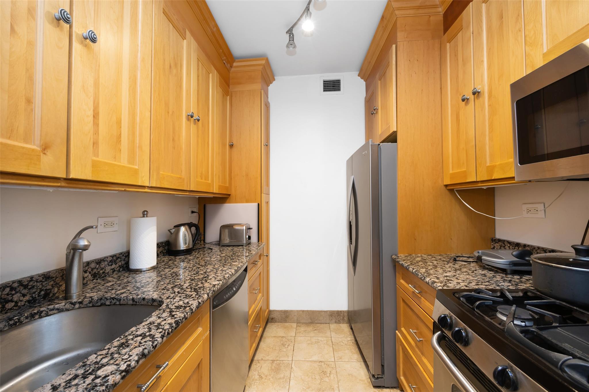 Condo Rector  Manhattan, NY 10280, MLS-854830-11