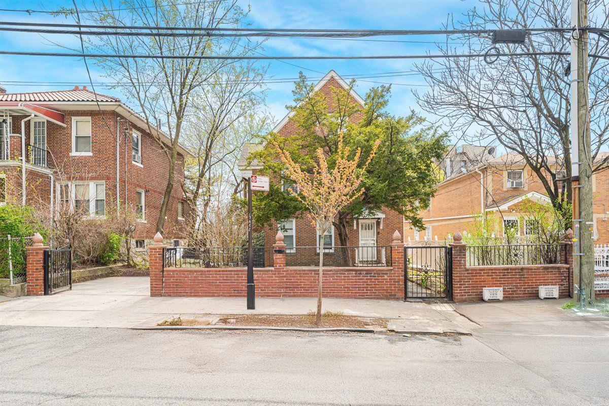 Single Family 231st  Bronx, NY 10466, MLS-854840-2