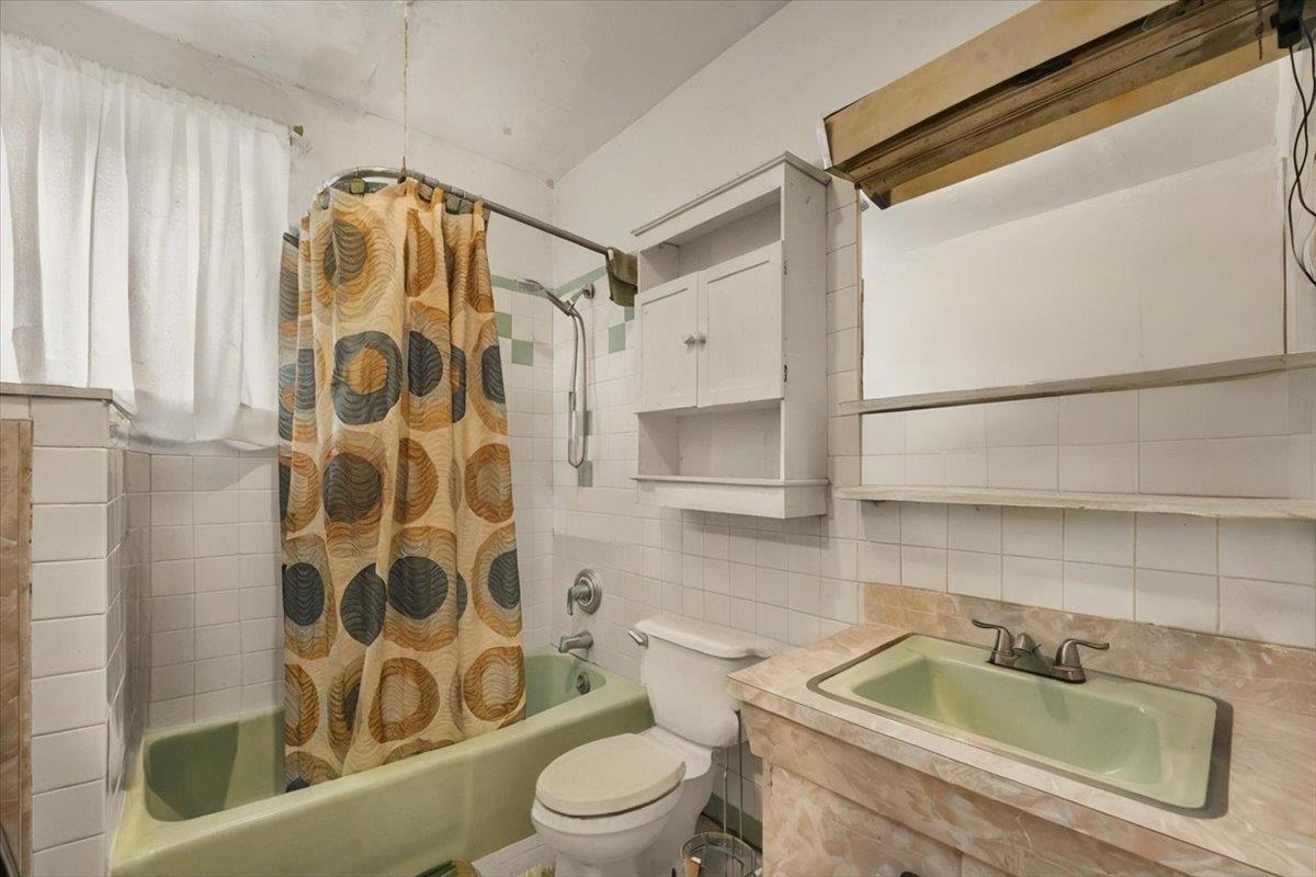 Single Family 231st  Bronx, NY 10466, MLS-854840-23