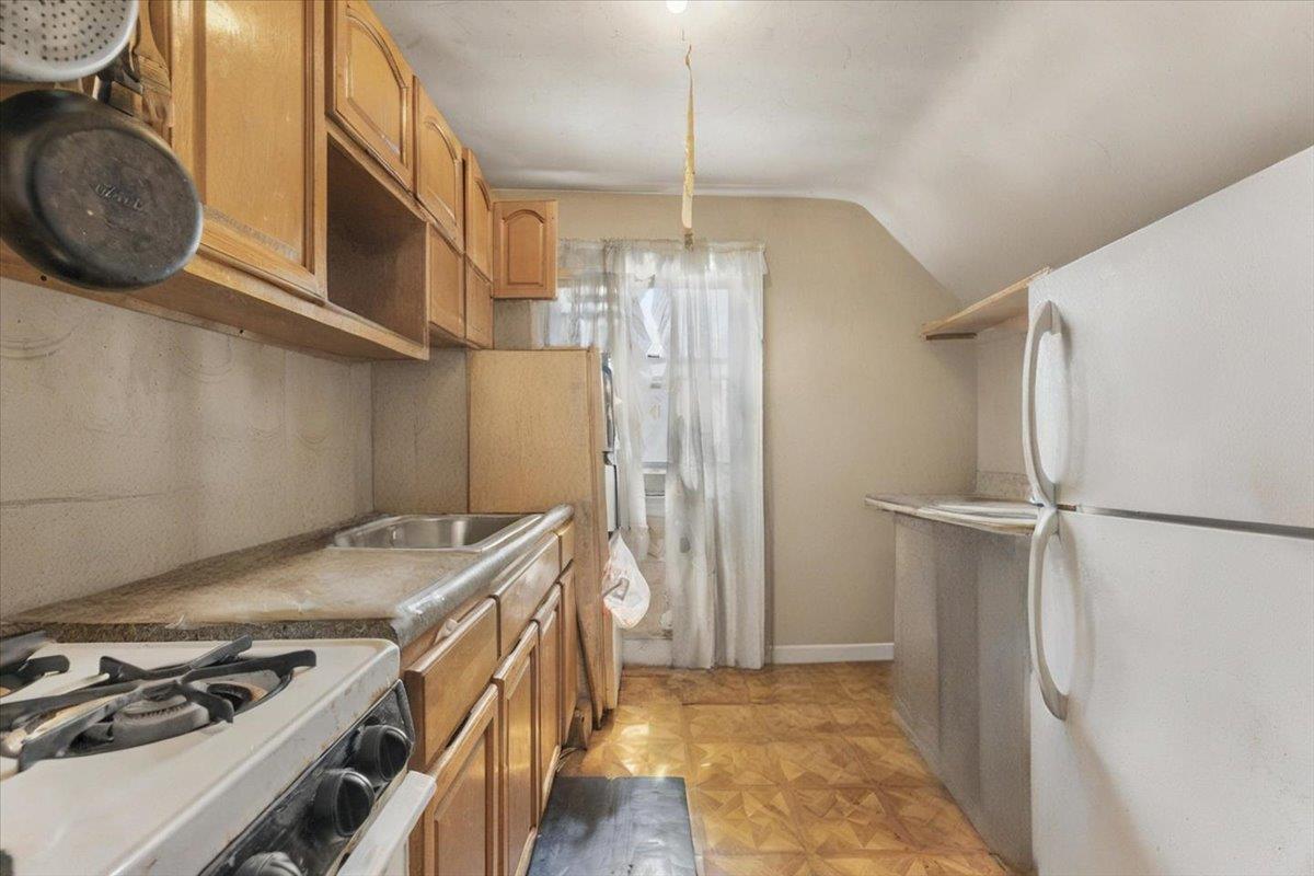 Single Family 231st  Bronx, NY 10466, MLS-854840-25
