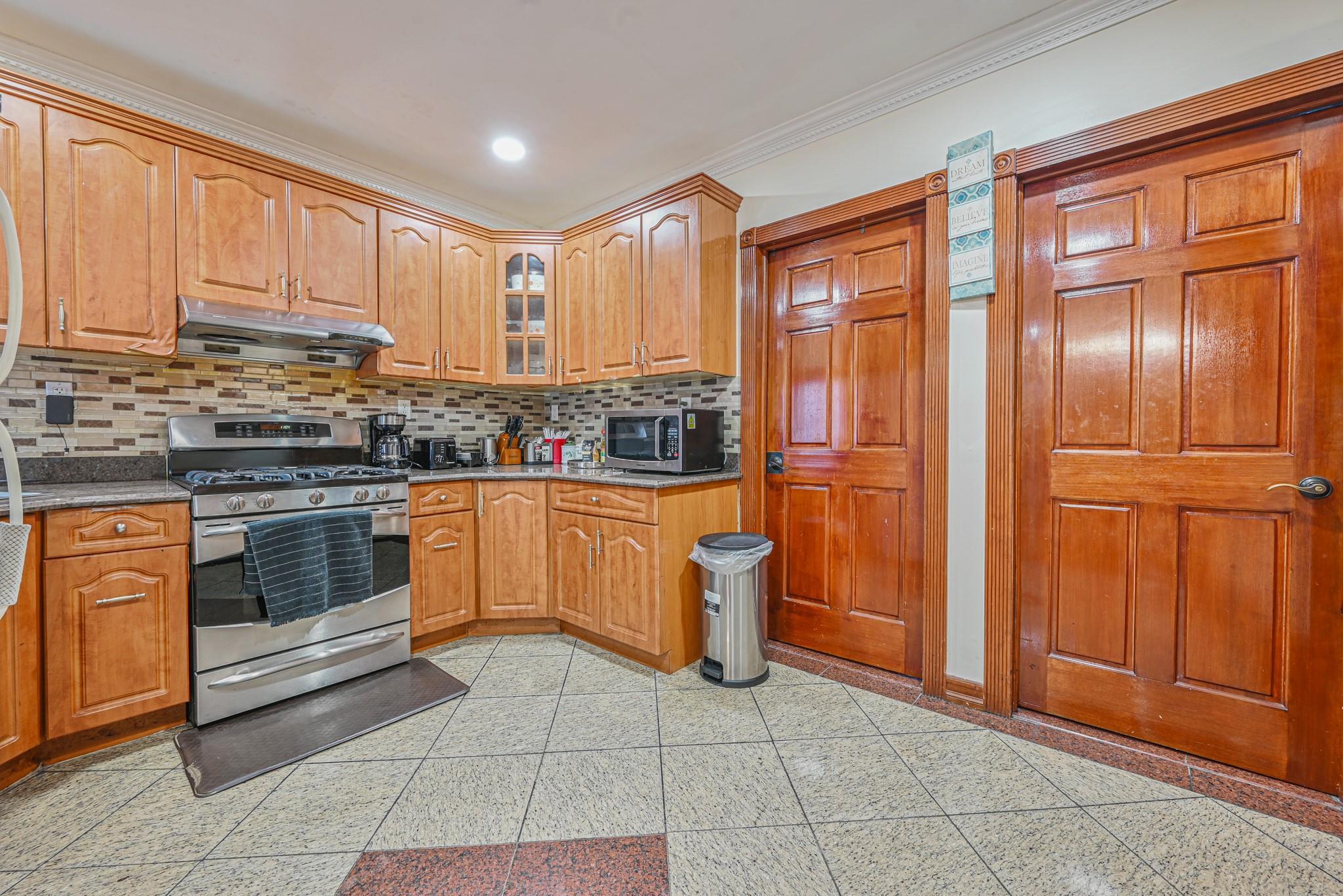 Single Family 12th  Queens, NY 11106, MLS-854847-7