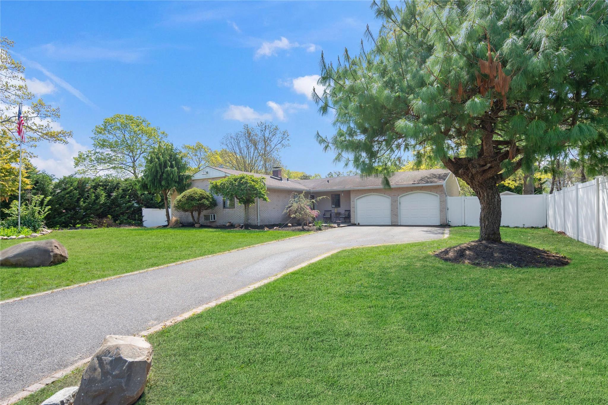 Single Family Antrim  Suffolk County, NY 11738, MLS-854868-2