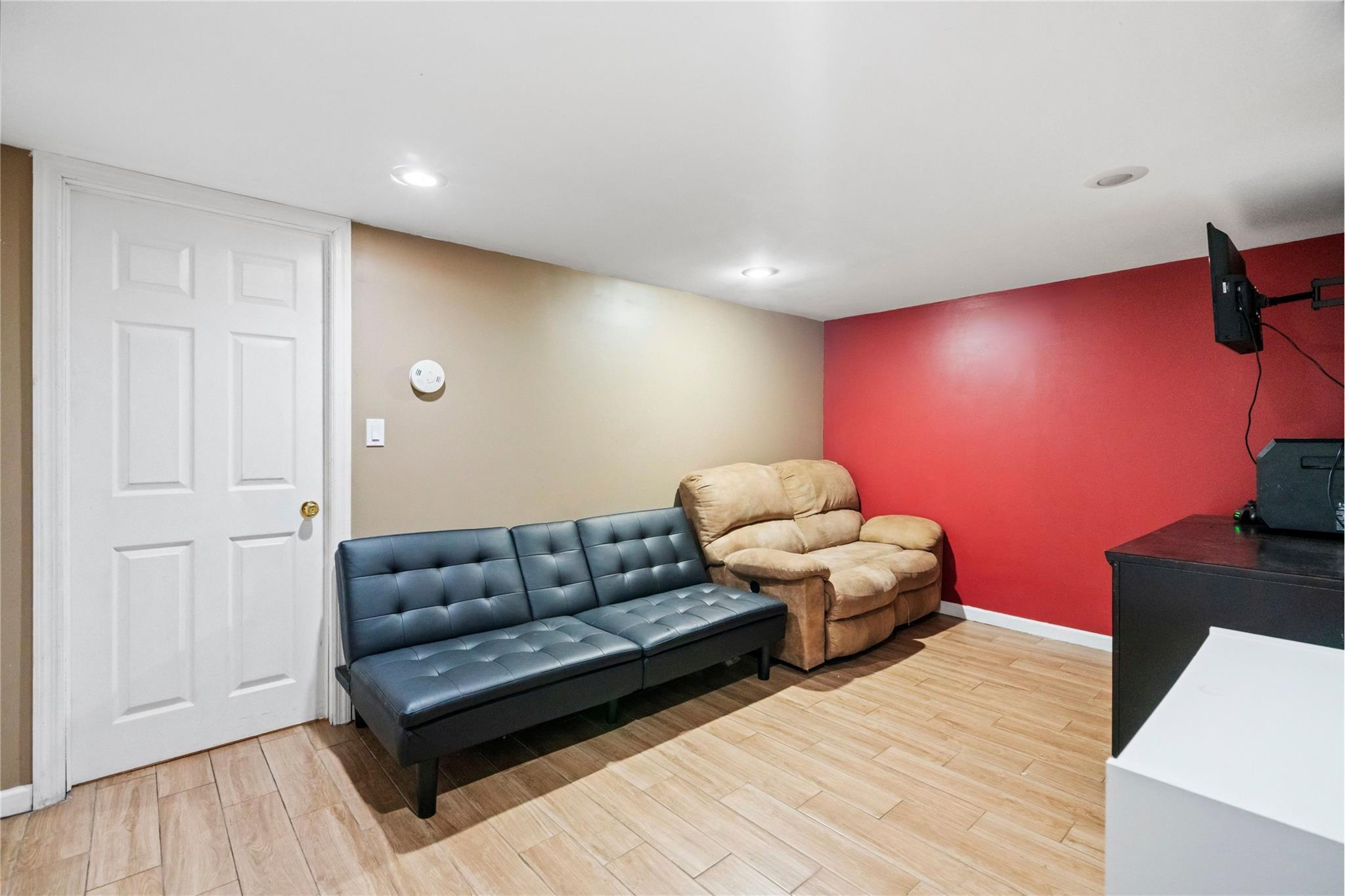 Single Family Antrim  Suffolk County, NY 11738, MLS-854868-25