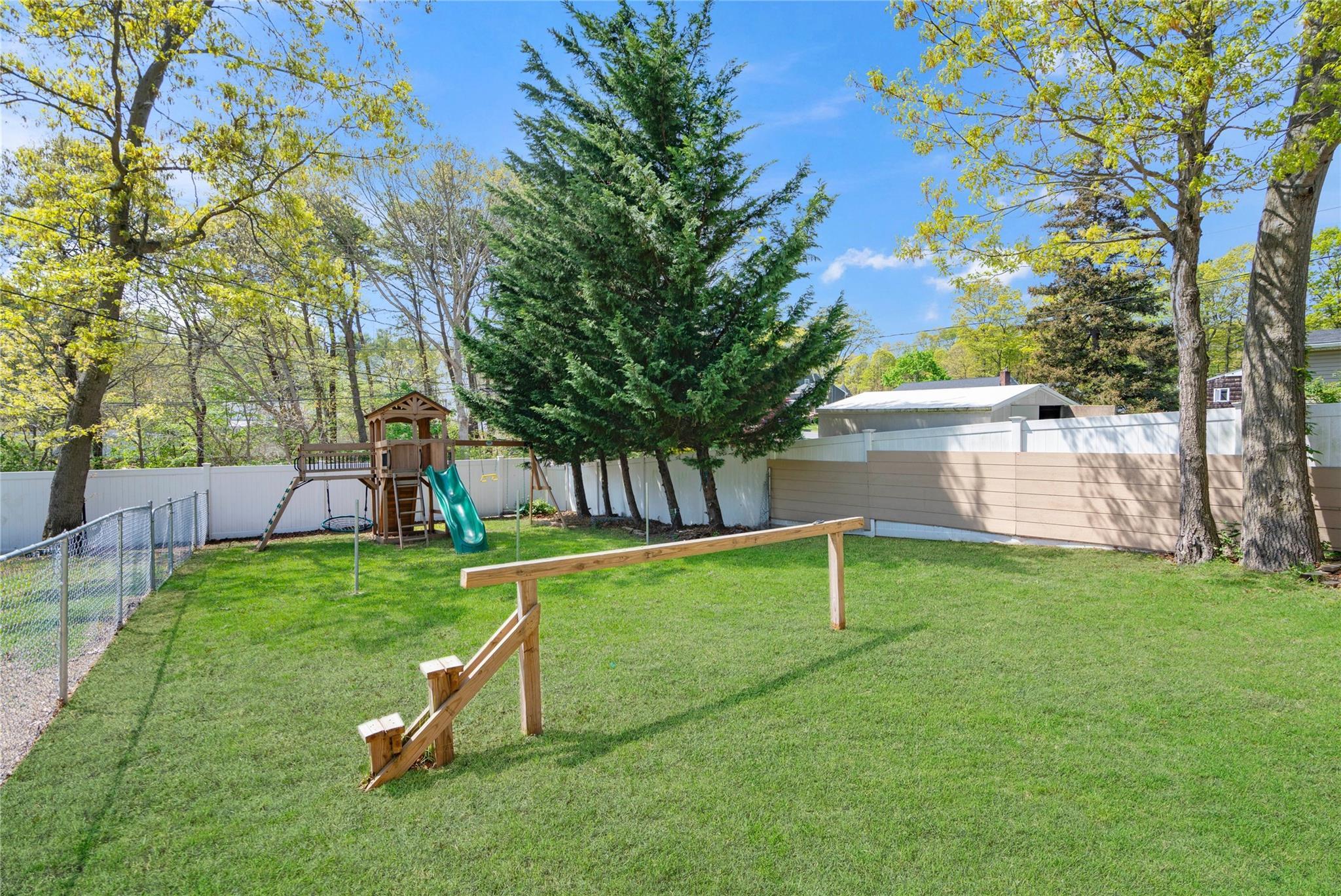 Single Family Antrim  Suffolk County, NY 11738, MLS-854868-32