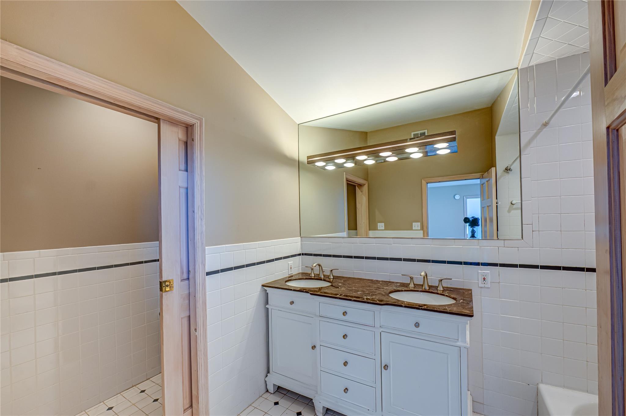 Single Family Melbury  Suffolk County, NY 11702, MLS-854874-21